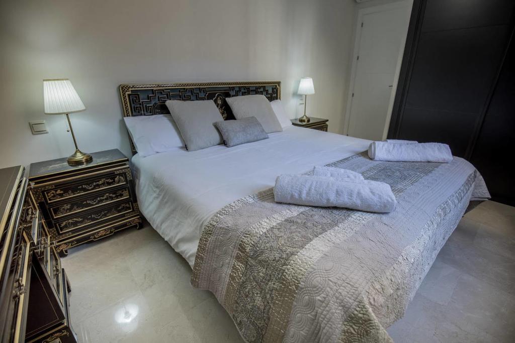 Apartamento Calle Sierpes Apartment เซบีญา ภายนอก รูปภาพ